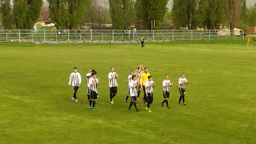 Fudbaleri Bora pozdravljaju navijače na podršci / foto: Live SPORT