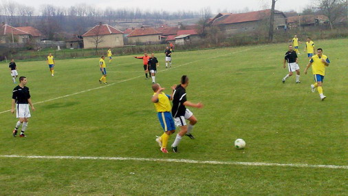 Igić dosuđuje prekršaj u korist gostiju / foto: M.Katalinić