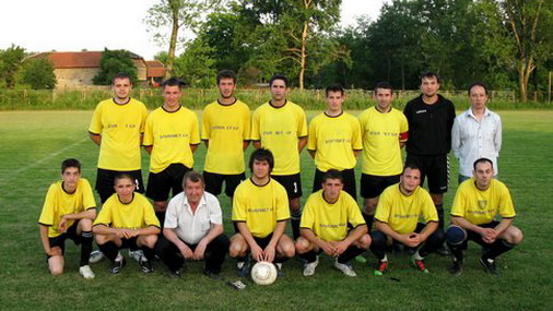 Kapiten OFK Slatina Zvonimir Đorđević: U donjem redu, treći s desna / foto: D.Popaz