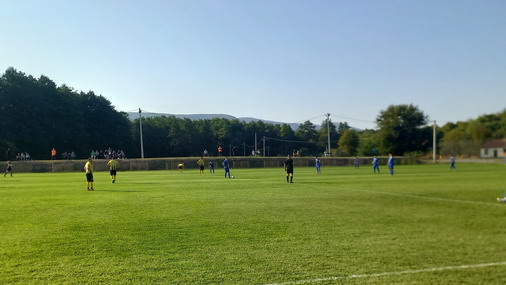 Detalj pre početka utakmice OFK ZLOT - OFK SLATINA